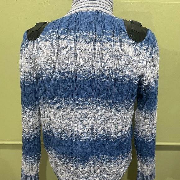 Barabas sweater blue Shawneck faux fur snap button front - Picture 3 of 4